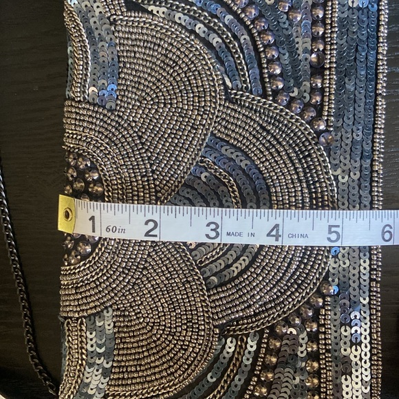 NWT beautiful sequined clutch with chain (attached on inside). Blue/silver - Picture 4 of 5
